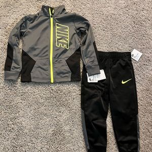 Brand New With Tags! Nike Tracksuit, Size 4T (Age 3-4 years)